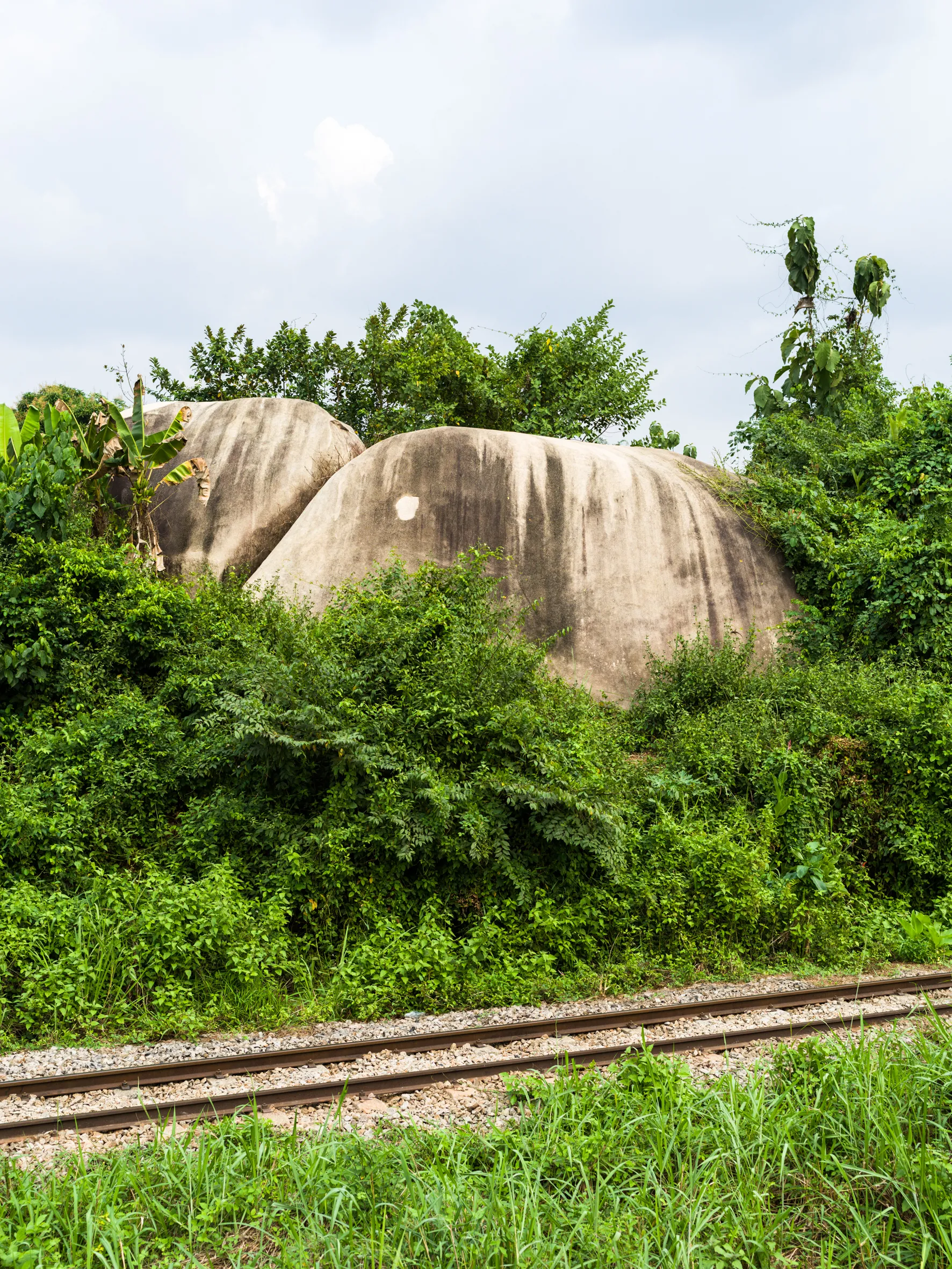 François-Xavier Gbré, “Radio Ballast” ↑ series, Rubino, 2024 © François-Xavier Gbré,  Adagp, Paris, 202